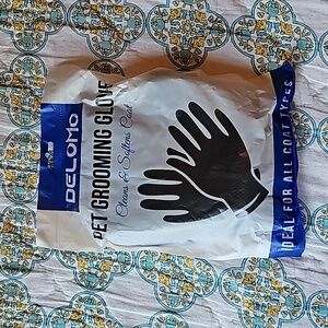 Delomo Pet Grooming Glove De-Shedding Bathing Massaging De-Matting